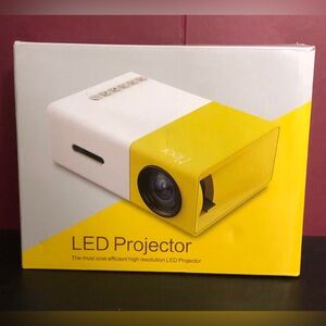 Portable Mini LED Projector LED LCD Mini Video Projector - White/yellow